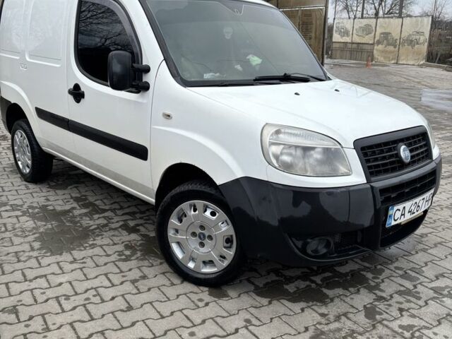 Белый Фиат Добло, объемом двигателя 1.4 л и пробегом 400 тыс. км за 3000 $, фото 1 на Automoto.ua