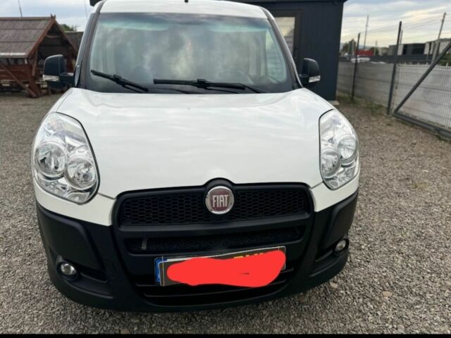 Белый Фиат Добло, объемом двигателя 1.6 л и пробегом 295 тыс. км за 5500 $, фото 3 на Automoto.ua