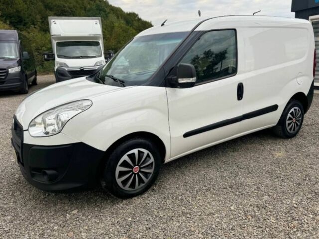 Белый Фиат Добло, объемом двигателя 1.6 л и пробегом 295 тыс. км за 5500 $, фото 2 на Automoto.ua