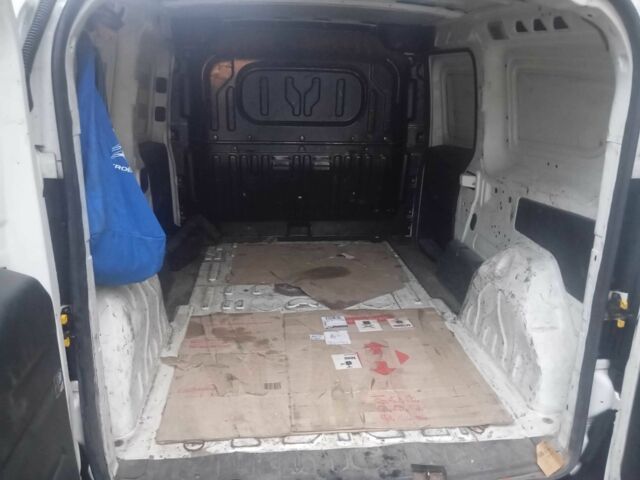 Білий Фіат Добло, об'ємом двигуна 1.2 л та пробігом 300 тис. км за 4300 $, фото 7 на Automoto.ua