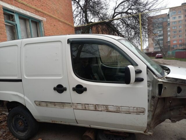 Белый Фиат Добло, объемом двигателя 1.3 л и пробегом 1000 тыс. км за 2362 $, фото 8 на Automoto.ua