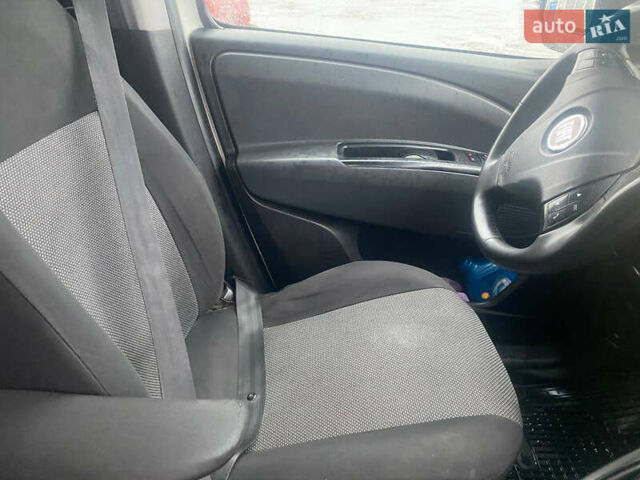 Білий Фіат Добло, об'ємом двигуна 1.6 л та пробігом 255 тис. км за 12000 $, фото 7 на Automoto.ua