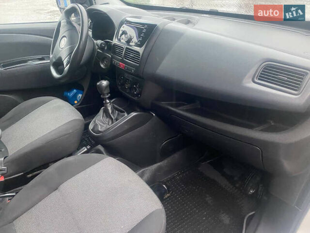 Білий Фіат Добло, об'ємом двигуна 1.6 л та пробігом 255 тис. км за 12000 $, фото 5 на Automoto.ua