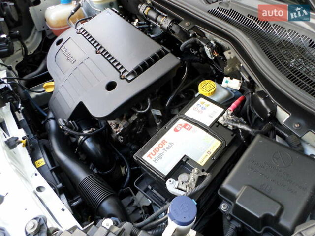 Белый Фиат Добло, объемом двигателя 1.3 л и пробегом 147 тыс. км за 11300 $, фото 32 на Automoto.ua