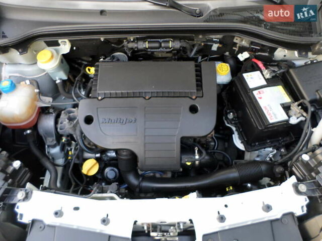 Белый Фиат Добло, объемом двигателя 1.3 л и пробегом 147 тыс. км за 11300 $, фото 30 на Automoto.ua