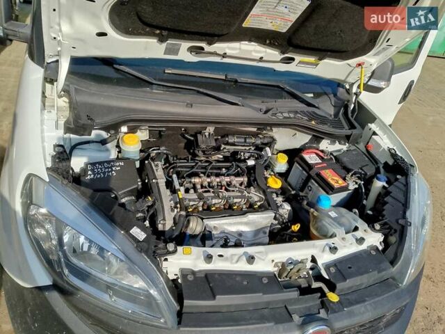 Белый Фиат Добло, объемом двигателя 1.25 л и пробегом 241 тыс. км за 13100 $, фото 19 на Automoto.ua