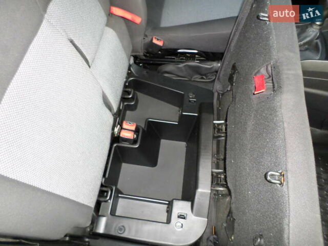 Белый Фиат Добло, объемом двигателя 1.3 л и пробегом 147 тыс. км за 11300 $, фото 28 на Automoto.ua