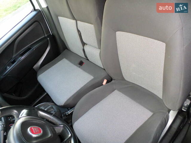 Белый Фиат Добло, объемом двигателя 1.3 л и пробегом 147 тыс. км за 11300 $, фото 22 на Automoto.ua