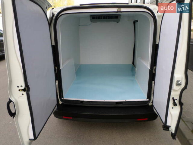 Белый Фиат Добло, объемом двигателя 1.3 л и пробегом 147 тыс. км за 11300 $, фото 1 на Automoto.ua