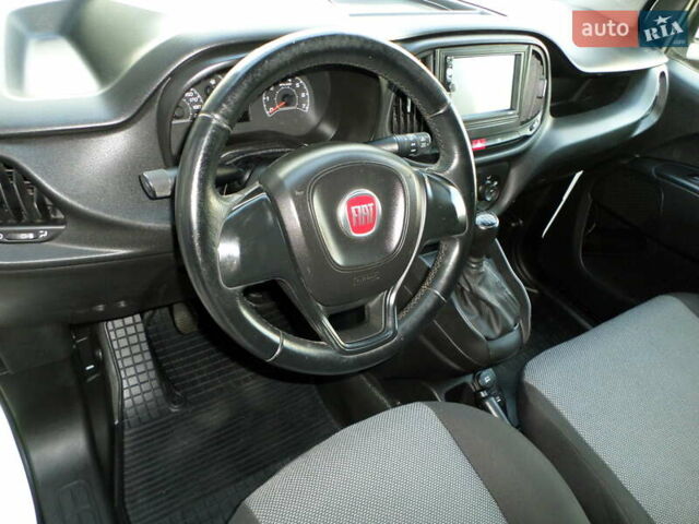 Белый Фиат Добло, объемом двигателя 1.3 л и пробегом 147 тыс. км за 11300 $, фото 24 на Automoto.ua