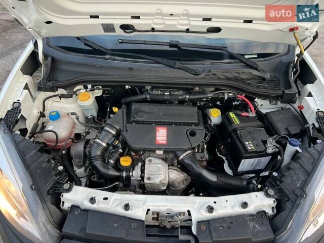 Білий Фіат Добло, об'ємом двигуна 1.3 л та пробігом 123 тис. км за 8698 $, фото 18 на Automoto.ua