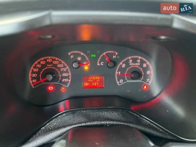 Білий Фіат Добло, об'ємом двигуна 1.3 л та пробігом 123 тис. км за 8698 $, фото 12 на Automoto.ua