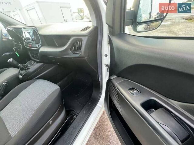 Білий Фіат Добло, об'ємом двигуна 1.3 л та пробігом 123 тис. км за 8698 $, фото 11 на Automoto.ua