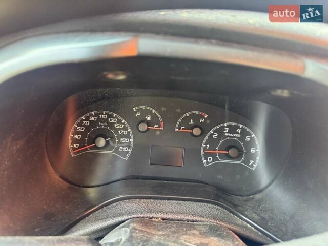 Белый Фиат Добло, объемом двигателя 1.6 л и пробегом 300 тыс. км за 11111 $, фото 3 на Automoto.ua