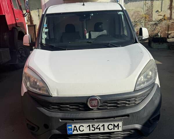 Белый Фиат Добло, объемом двигателя 1.6 л и пробегом 300 тыс. км за 11111 $, фото 1 на Automoto.ua