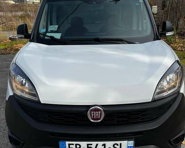 Белый Фиат Добло, объемом двигателя 1.6 л и пробегом 129 тыс. км за 16000 $, фото 1 на Automoto.ua
