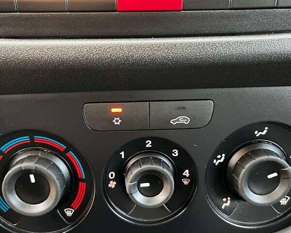 Белый Фиат Добло, объемом двигателя 1.6 л и пробегом 129 тыс. км за 16000 $, фото 20 на Automoto.ua