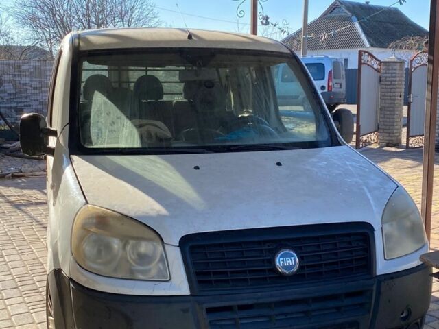 Белый Фиат Добло, объемом двигателя 1.4 л и пробегом 160 тыс. км за 3250 $, фото 3 на Automoto.ua