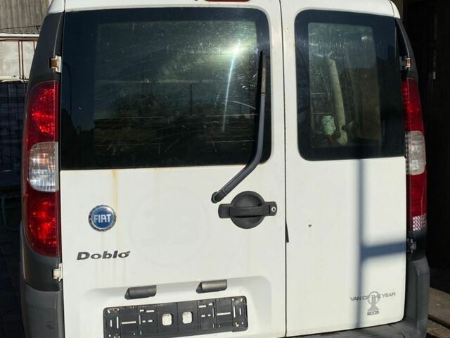 Белый Фиат Добло, объемом двигателя 1.4 л и пробегом 160 тыс. км за 3250 $, фото 2 на Automoto.ua