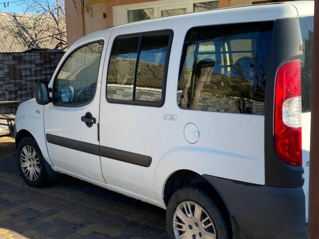 Белый Фиат Добло, объемом двигателя 1.4 л и пробегом 160 тыс. км за 3250 $, фото 1 на Automoto.ua