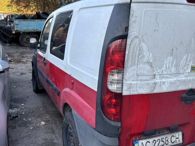 Белый Фиат Добло, объемом двигателя 1.2 л и пробегом 386 тыс. км за 1100 $, фото 4 на Automoto.ua