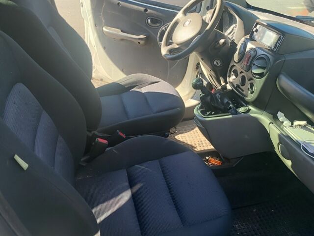 Білий Фіат Добло, об'ємом двигуна 1.9 л та пробігом 230 тис. км за 4200 $, фото 2 на Automoto.ua