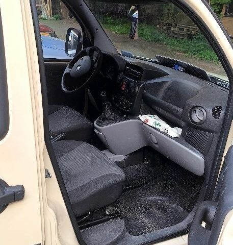 Білий Фіат Добло, об'ємом двигуна 1.4 л та пробігом 293 тис. км за 4150 $, фото 2 на Automoto.ua