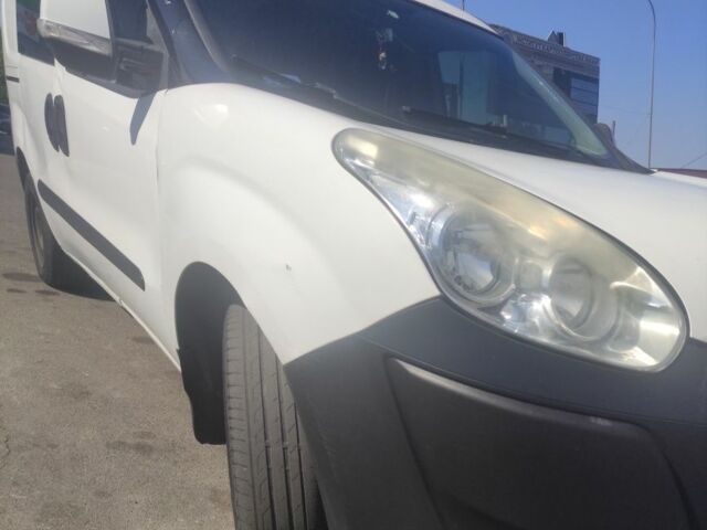 Белый Фиат Добло, объемом двигателя 1.6 л и пробегом 380 тыс. км за 3800 $, фото 2 на Automoto.ua