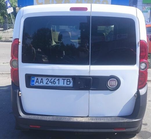 Белый Фиат Добло, объемом двигателя 1.6 л и пробегом 380 тыс. км за 3800 $, фото 3 на Automoto.ua
