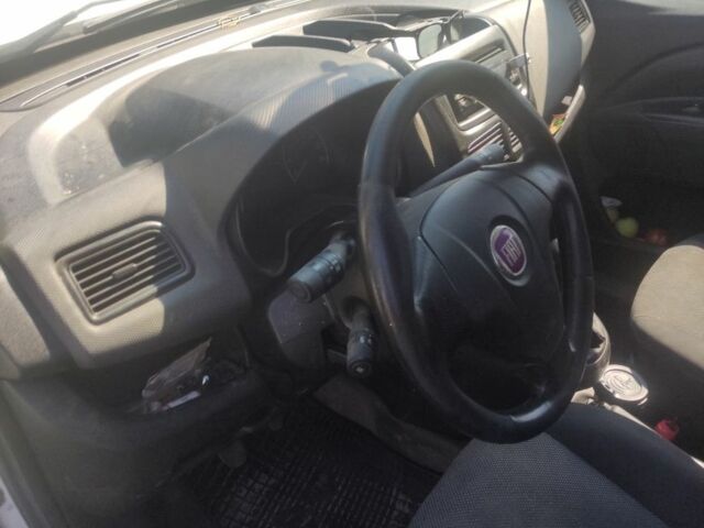 Белый Фиат Добло, объемом двигателя 1.6 л и пробегом 380 тыс. км за 3800 $, фото 10 на Automoto.ua