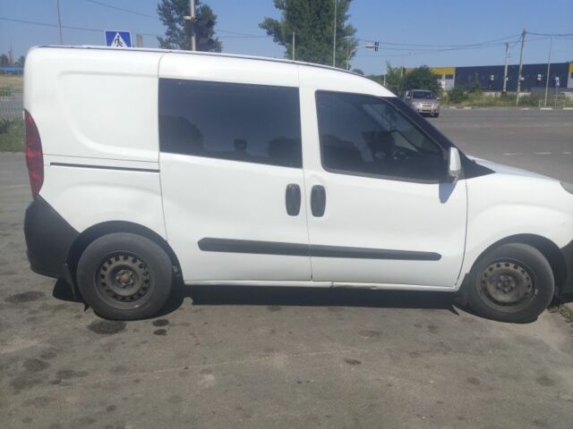 Белый Фиат Добло, объемом двигателя 1.6 л и пробегом 380 тыс. км за 3800 $, фото 6 на Automoto.ua