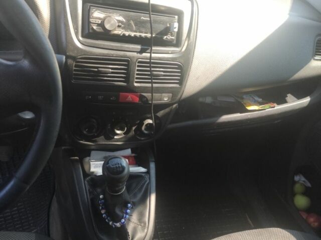 Белый Фиат Добло, объемом двигателя 1.6 л и пробегом 380 тыс. км за 3800 $, фото 11 на Automoto.ua