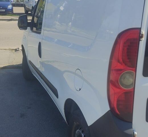 Белый Фиат Добло, объемом двигателя 1.6 л и пробегом 380 тыс. км за 3800 $, фото 5 на Automoto.ua