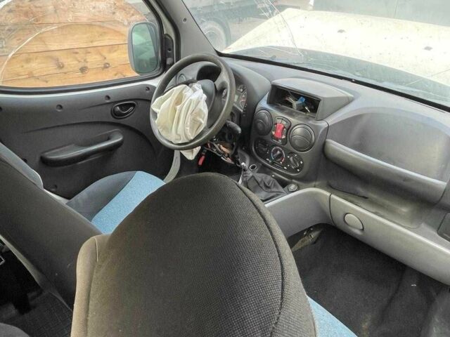 Білий Фіат Добло, об'ємом двигуна 1.2 л та пробігом 180 тис. км за 594 $, фото 5 на Automoto.ua