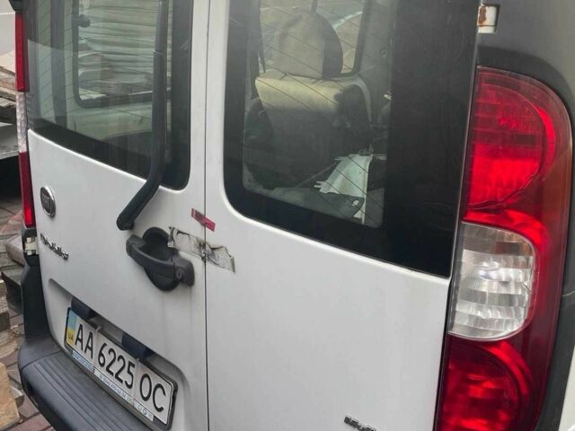 Білий Фіат Добло, об'ємом двигуна 1.2 л та пробігом 180 тис. км за 594 $, фото 4 на Automoto.ua