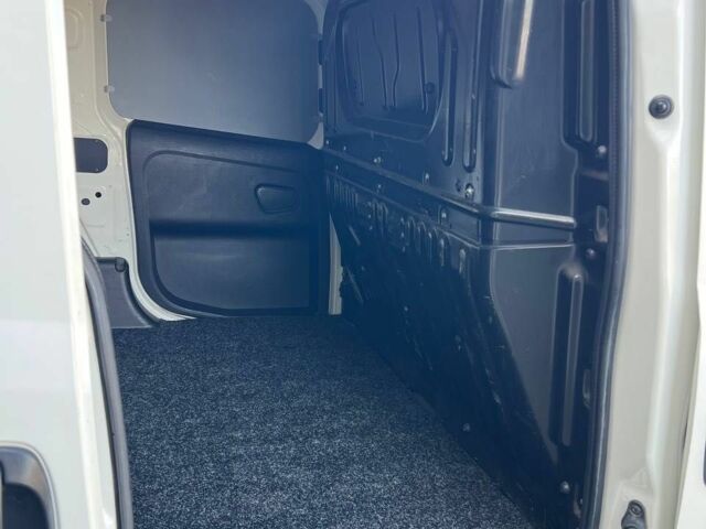 Белый Фиат Добло, объемом двигателя 1.6 л и пробегом 230 тыс. км за 7500 $, фото 10 на Automoto.ua