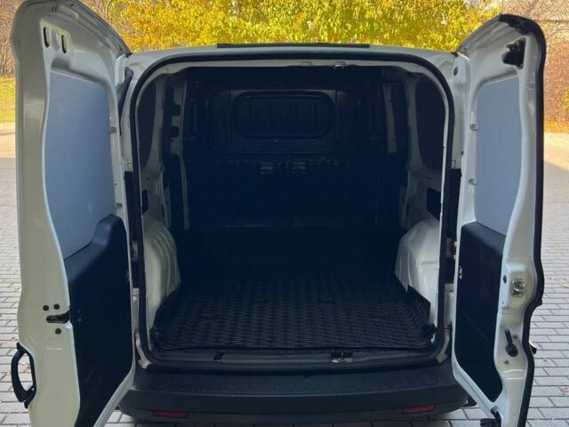 Белый Фиат Добло, объемом двигателя 1.6 л и пробегом 230 тыс. км за 7500 $, фото 7 на Automoto.ua