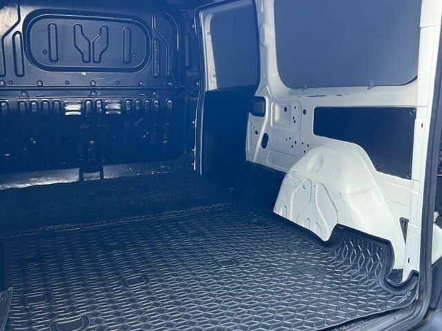 Белый Фиат Добло, объемом двигателя 1.6 л и пробегом 230 тыс. км за 7500 $, фото 9 на Automoto.ua