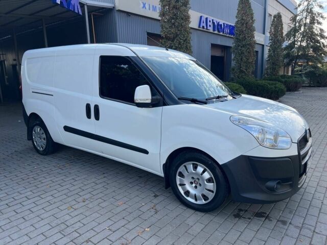 Белый Фиат Добло, объемом двигателя 1.6 л и пробегом 230 тыс. км за 7500 $, фото 1 на Automoto.ua