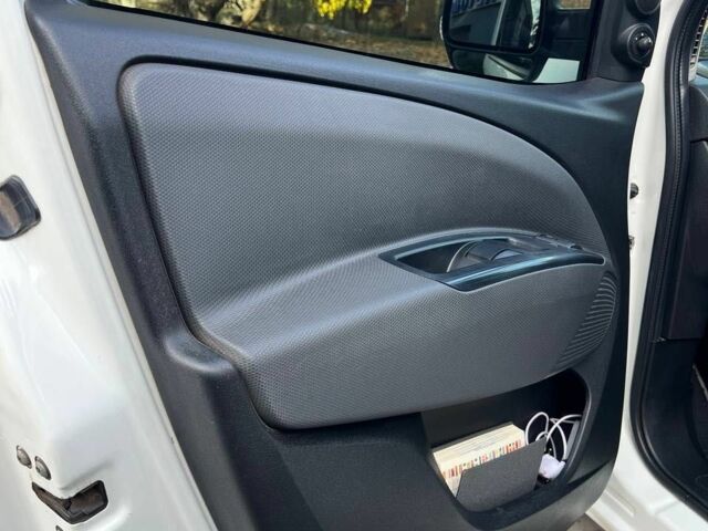 Белый Фиат Добло, объемом двигателя 1.6 л и пробегом 230 тыс. км за 7500 $, фото 14 на Automoto.ua