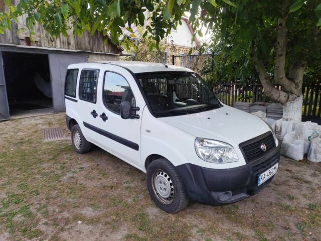 Белый Фиат Добло, объемом двигателя 1.2 л и пробегом 165 тыс. км за 6500 $, фото 3 на Automoto.ua