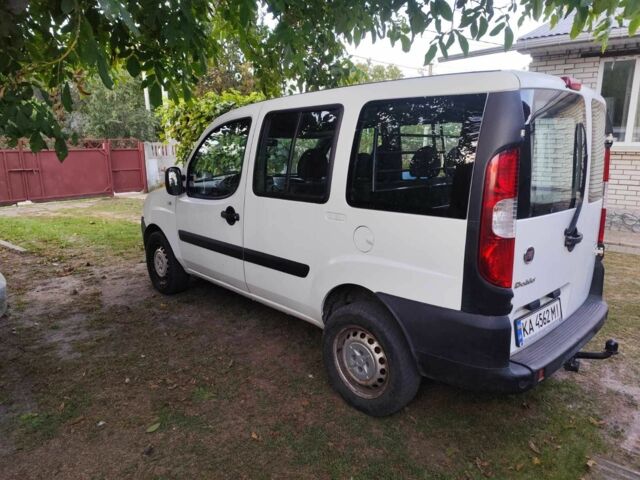 Белый Фиат Добло, объемом двигателя 1.2 л и пробегом 165 тыс. км за 6500 $, фото 4 на Automoto.ua