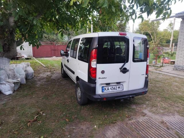 Белый Фиат Добло, объемом двигателя 1.2 л и пробегом 165 тыс. км за 6500 $, фото 5 на Automoto.ua