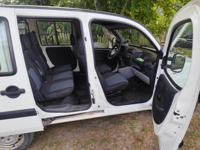 Белый Фиат Добло, объемом двигателя 1.2 л и пробегом 165 тыс. км за 6500 $, фото 2 на Automoto.ua