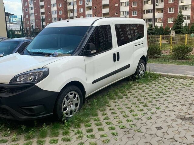 Белый Фиат Добло, объемом двигателя 1.4 л и пробегом 1000 тыс. км за 18800 $, фото 9 на Automoto.ua
