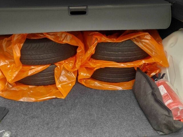 Белый Фиат Добло, объемом двигателя 1.4 л и пробегом 1000 тыс. км за 18800 $, фото 3 на Automoto.ua