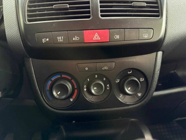 Білий Фіат Добло, об'ємом двигуна 1.3 л та пробігом 280 тис. км за 5490 $, фото 17 на Automoto.ua