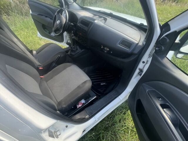 Білий Фіат Добло, об'ємом двигуна 1.2 л та пробігом 177 тис. км за 5200 $, фото 6 на Automoto.ua