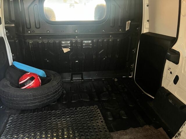 Белый Фиат Добло, объемом двигателя 1.6 л и пробегом 335 тыс. км за 6000 $, фото 4 на Automoto.ua