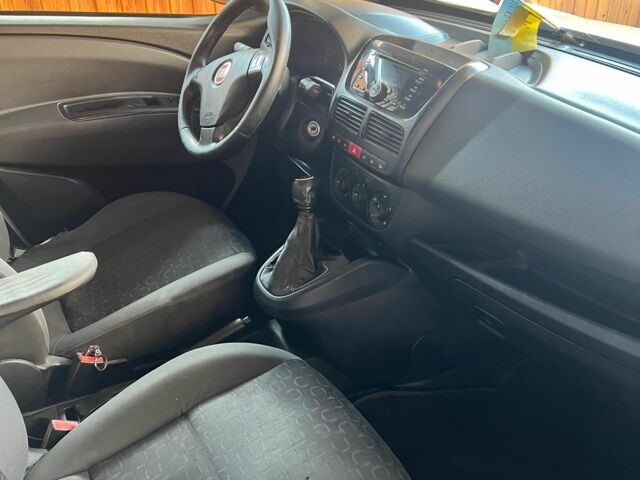 Белый Фиат Добло, объемом двигателя 1.6 л и пробегом 335 тыс. км за 6000 $, фото 1 на Automoto.ua